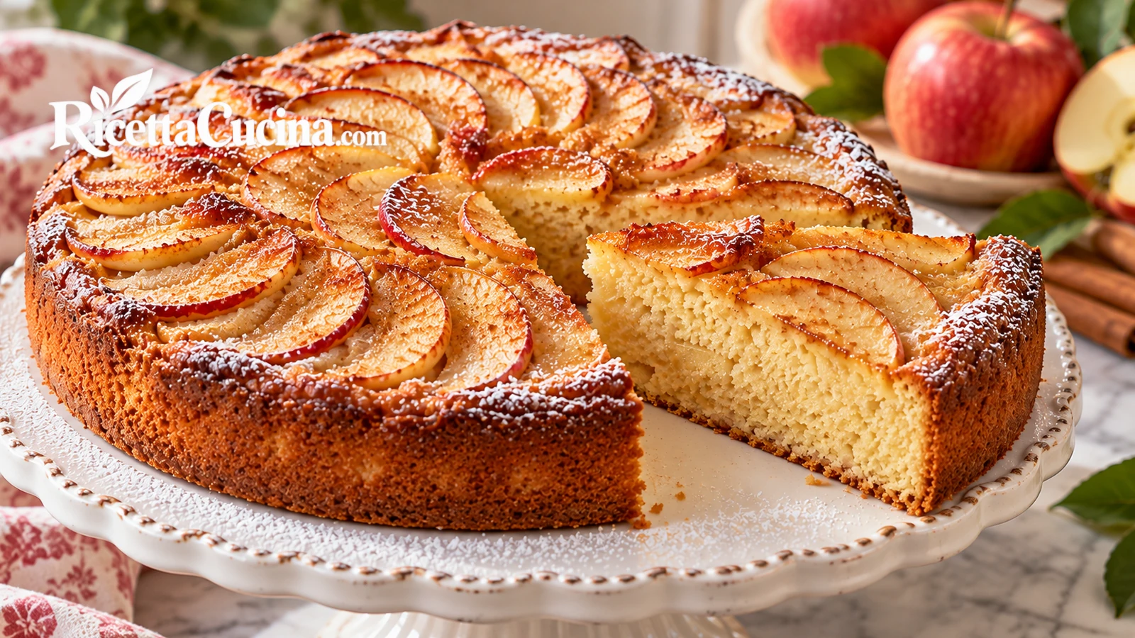 Torta di mele senza burro con olio e cannella decorata con zucchero a velo